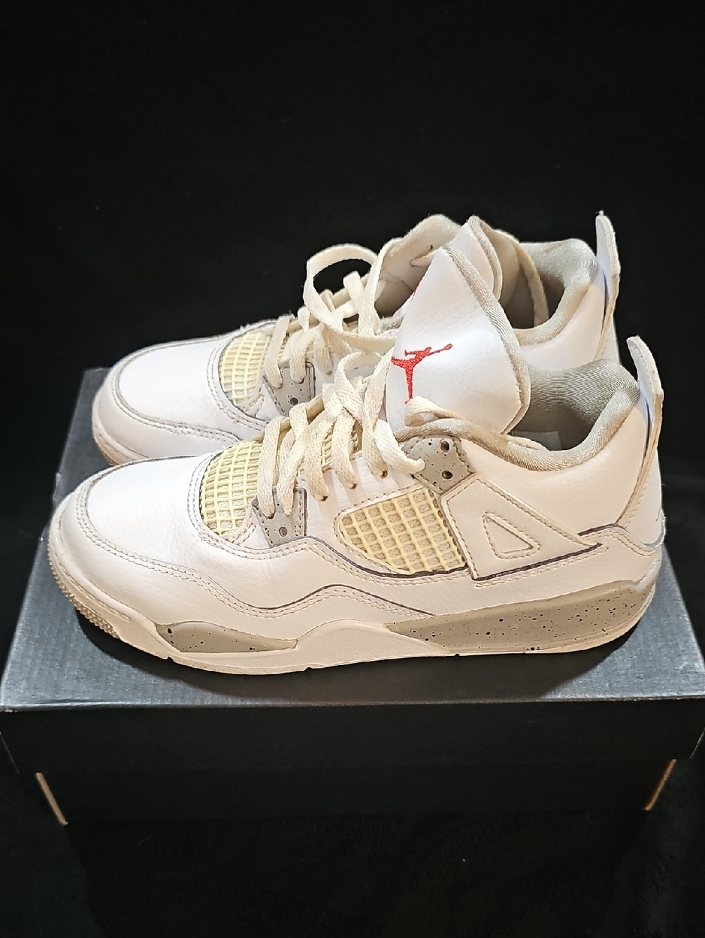 *Lightly Used* Jordan Retro 4 White Oreos